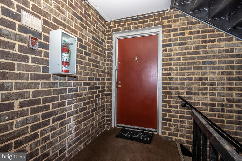3342 HEWITT AVENUE Unit: 3-1-B