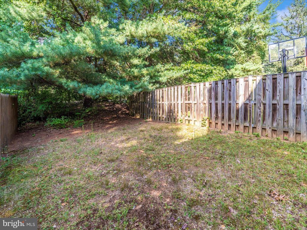 764 CLIFFTOP DRIVE
