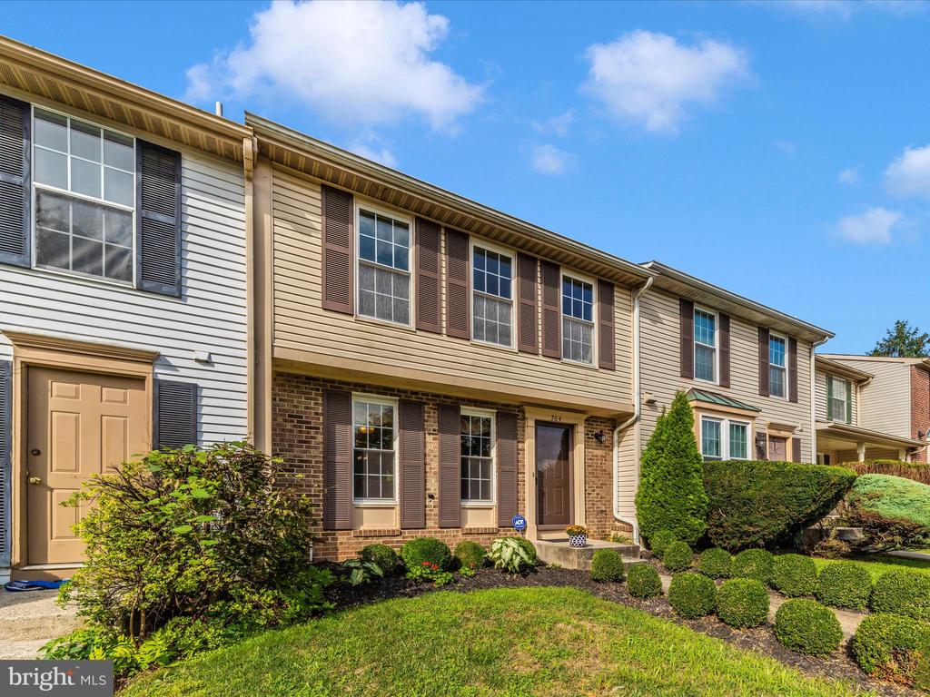 764 CLIFFTOP DRIVE