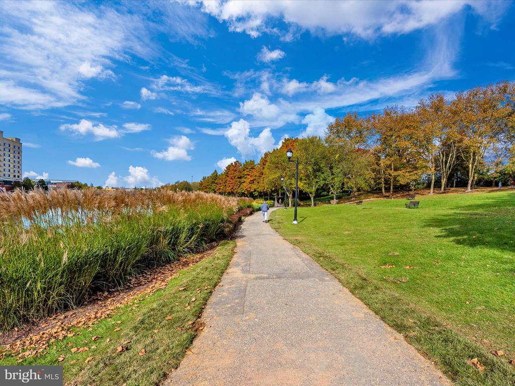 764 CLIFFTOP DRIVE