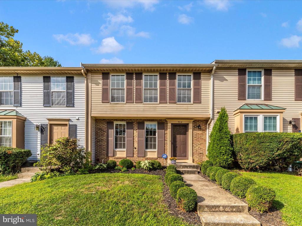 764 CLIFFTOP DRIVE