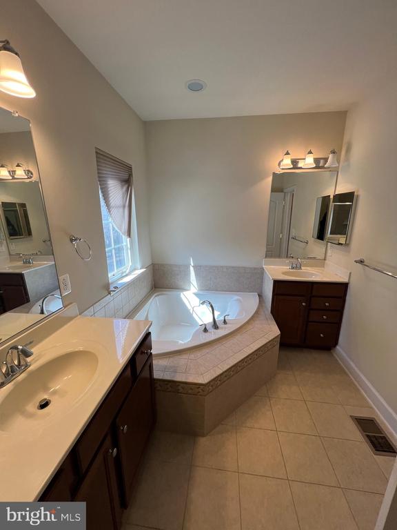 19400 BUCKINGHAM WAY Unit: 19400