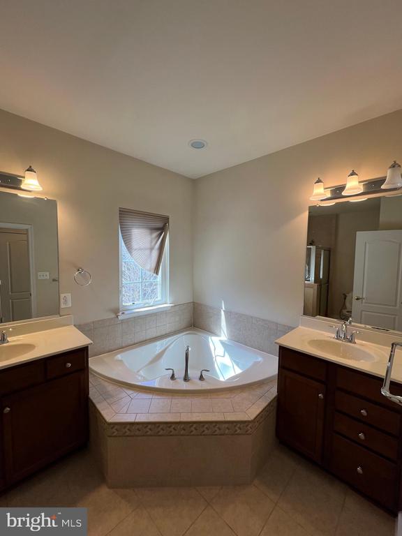 19400 BUCKINGHAM WAY Unit: 19400