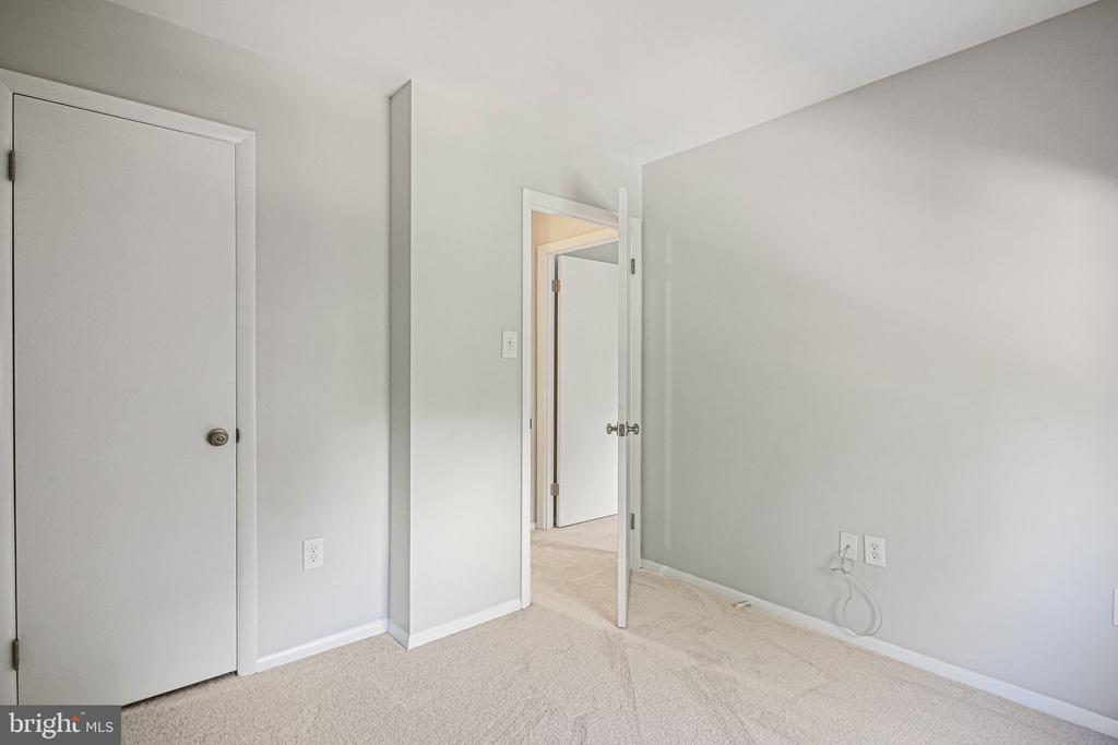 9565 WHITE PILLAR TERRACE