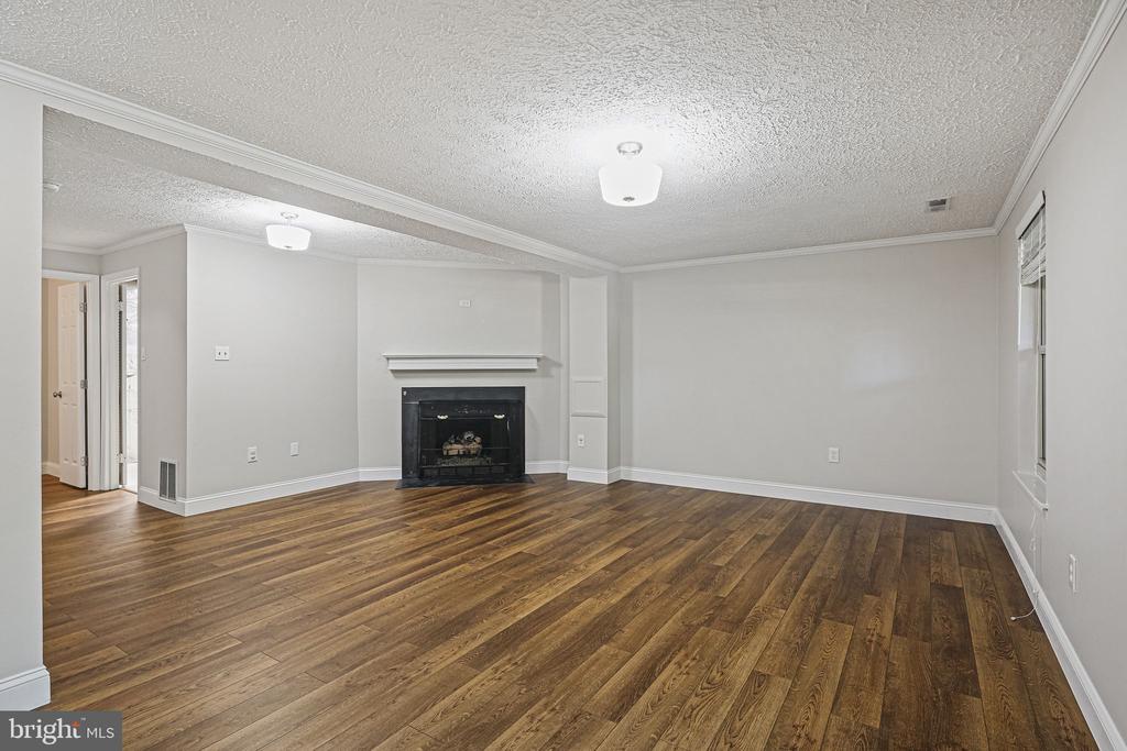 9565 WHITE PILLAR TERRACE