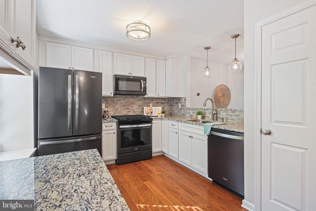 9565 WHITE PILLAR TERRACE