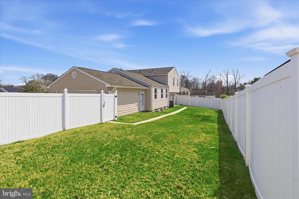 2703 LACKAWANNA PLACE