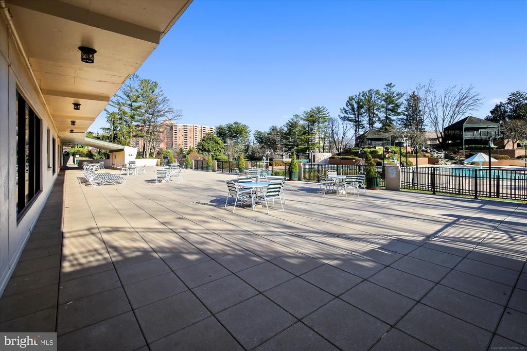 203 YOAKUM PARKWAY Unit: 1002