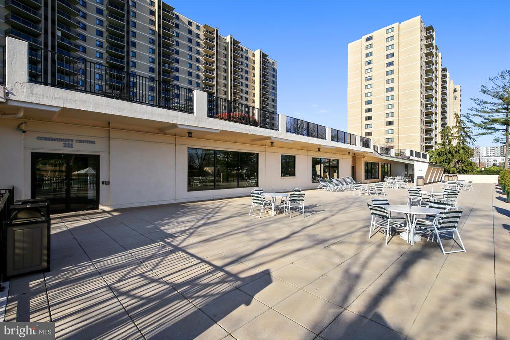 203 YOAKUM PARKWAY Unit: 1002