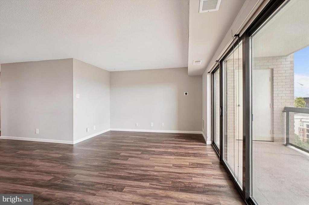 203 YOAKUM PARKWAY Unit: 1002