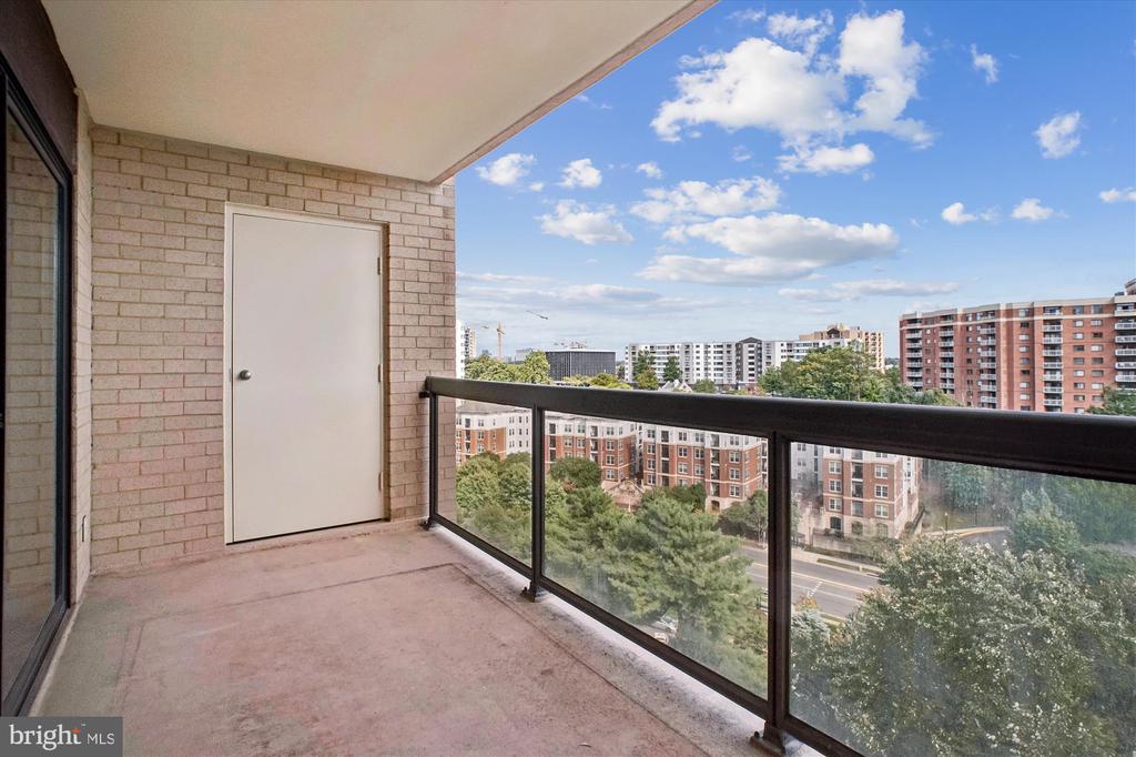 203 YOAKUM PARKWAY Unit: 1002