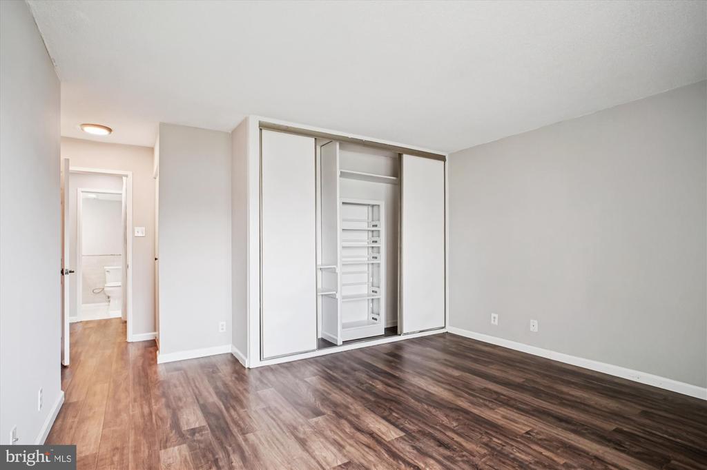 203 YOAKUM PARKWAY Unit: 1002