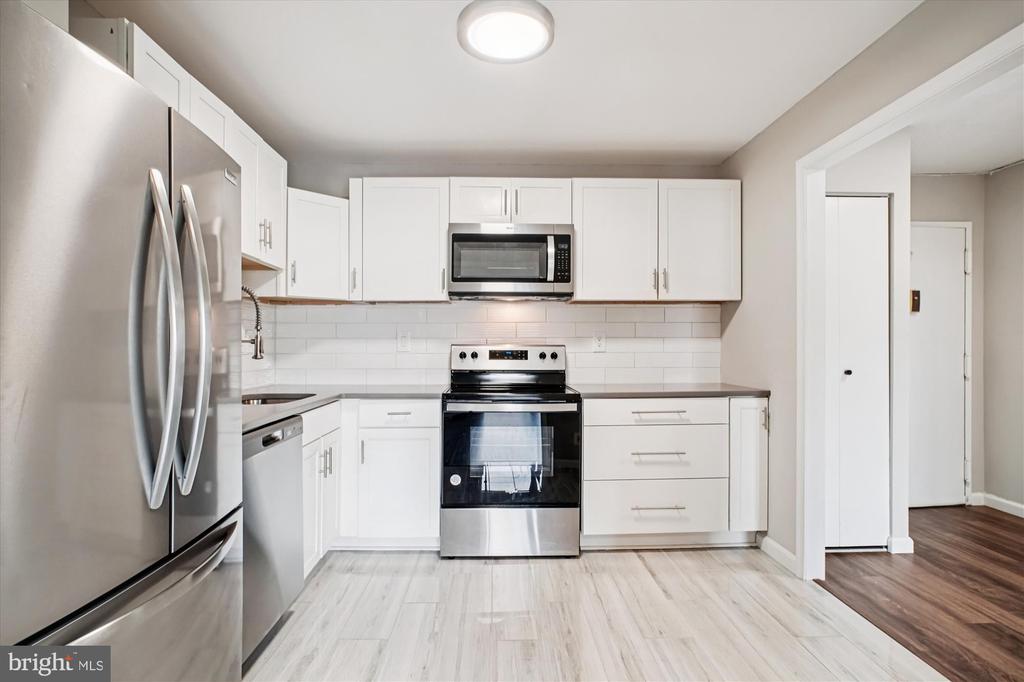 203 YOAKUM PARKWAY Unit: 1002