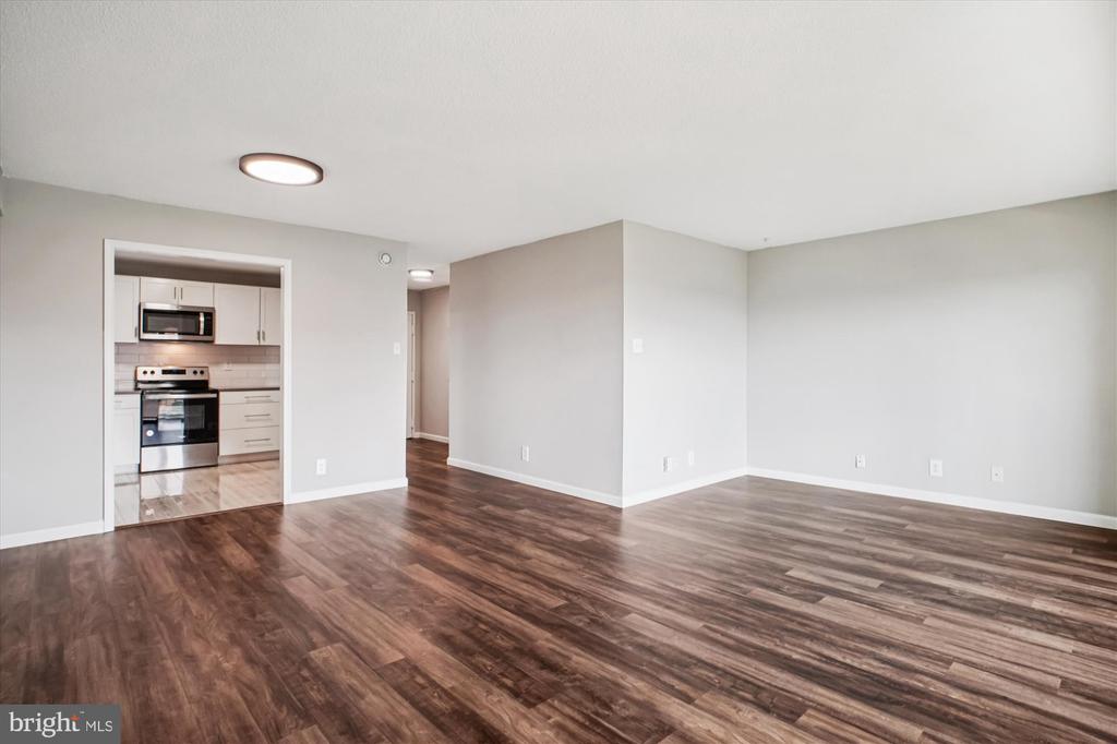 203 YOAKUM PARKWAY Unit: 1002