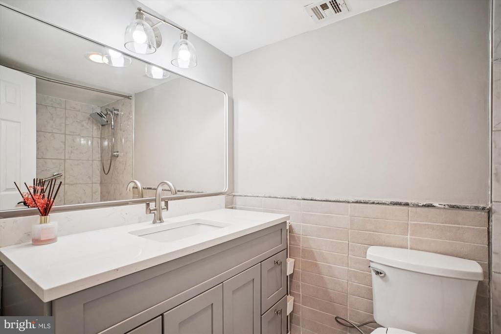 203 YOAKUM PARKWAY Unit: 1002