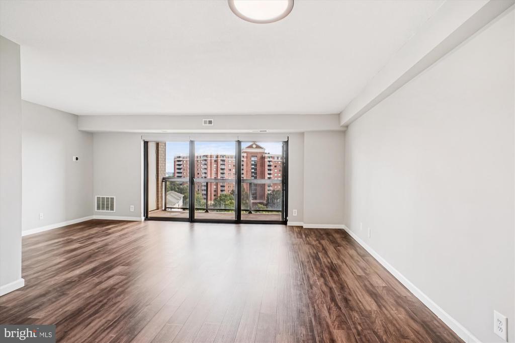 203 YOAKUM PARKWAY Unit: 1002