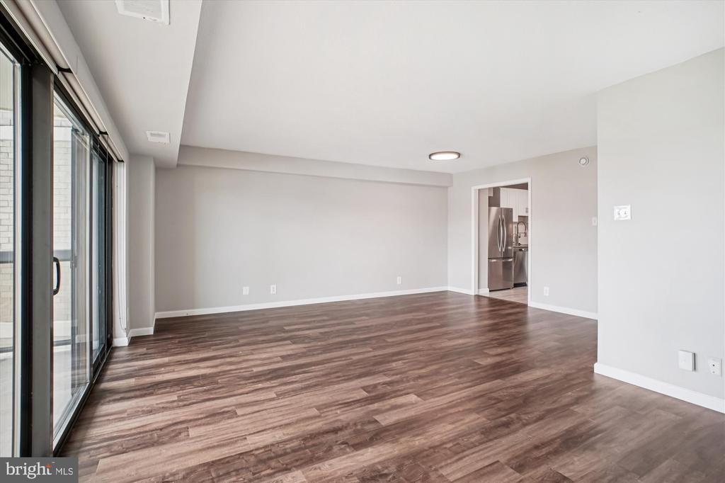 203 YOAKUM PARKWAY Unit: 1002