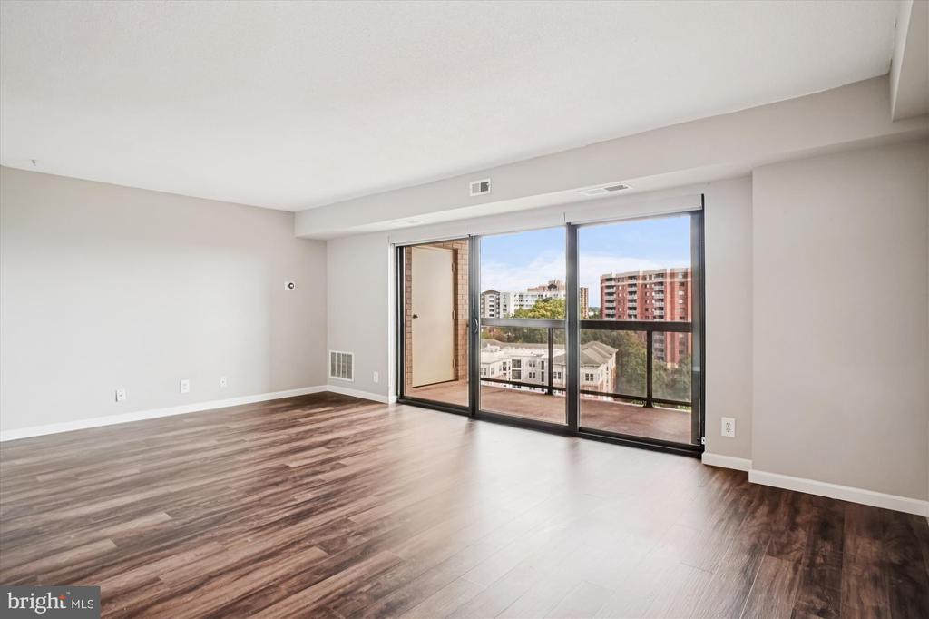 203 YOAKUM PARKWAY Unit: 1002