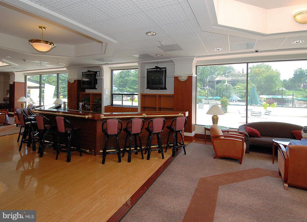 203 YOAKUM PARKWAY Unit: 1002