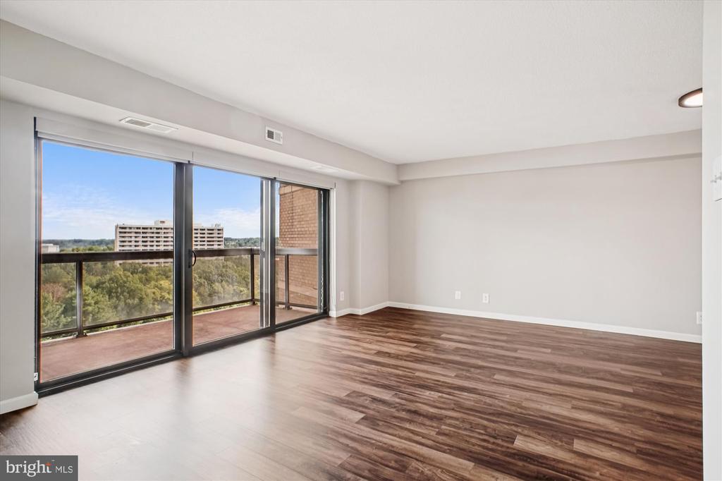 203 YOAKUM PARKWAY Unit: 1002