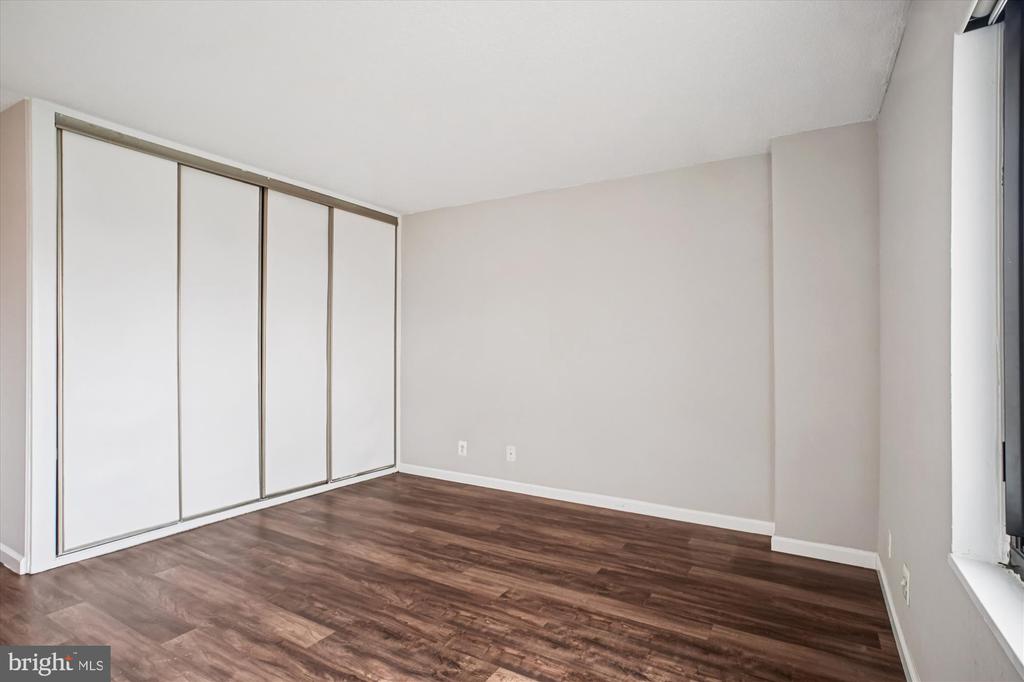 203 YOAKUM PARKWAY Unit: 1002