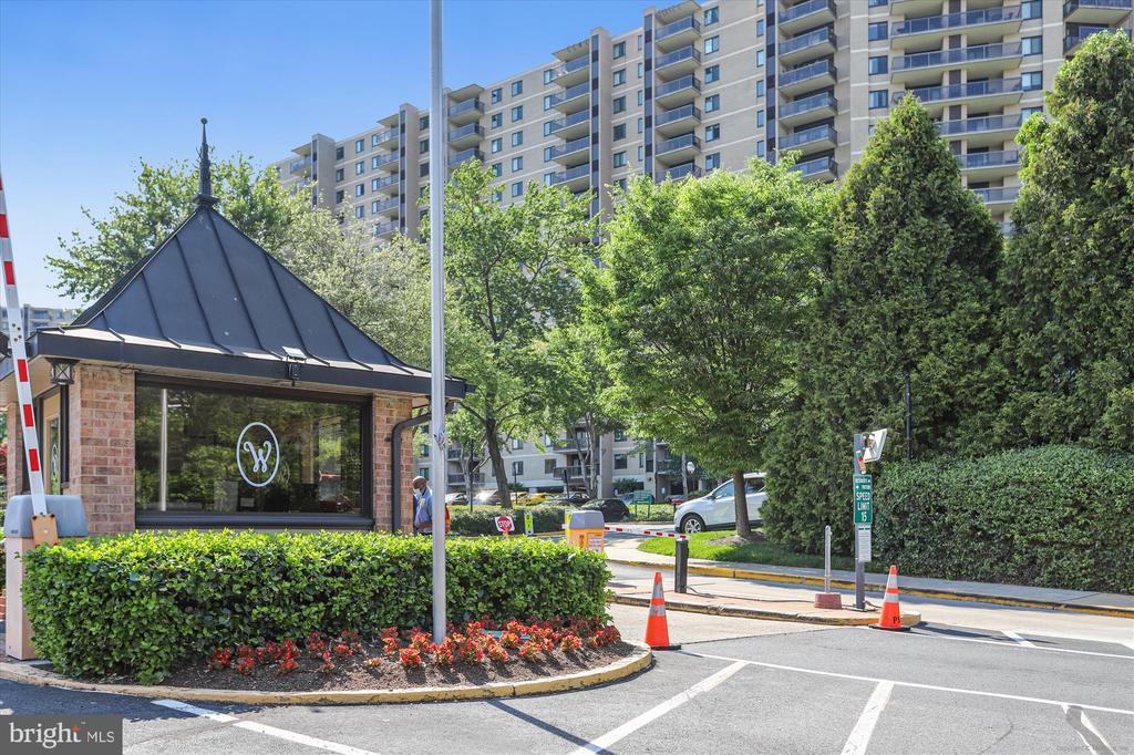 203 YOAKUM PARKWAY Unit: 1002