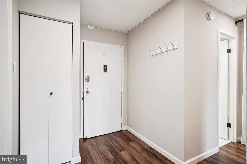 203 YOAKUM PARKWAY Unit: 1002