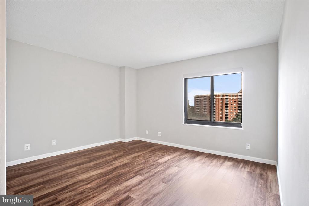 203 YOAKUM PARKWAY Unit: 1002