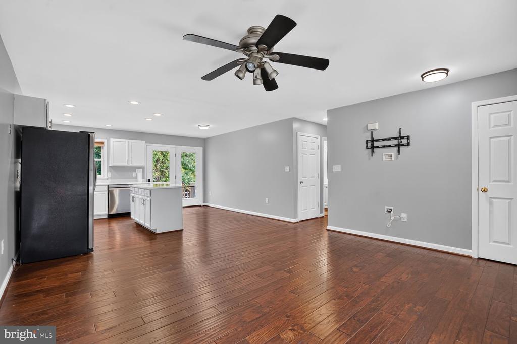 9427 BEALE LANE