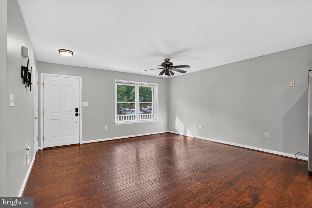 9427 BEALE LANE
