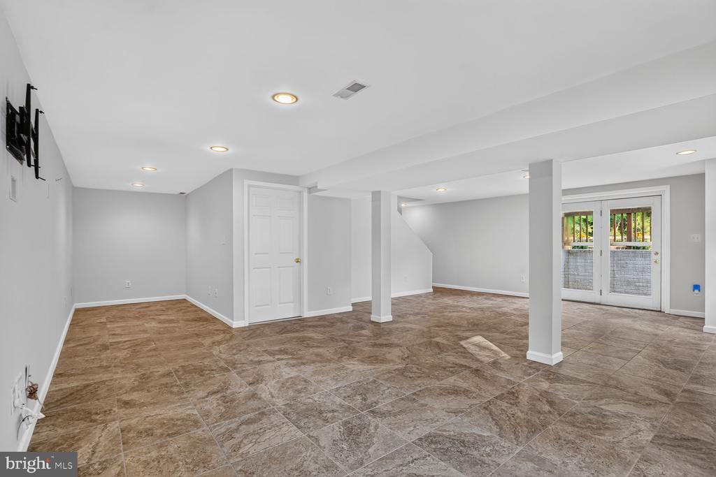 9427 BEALE LANE