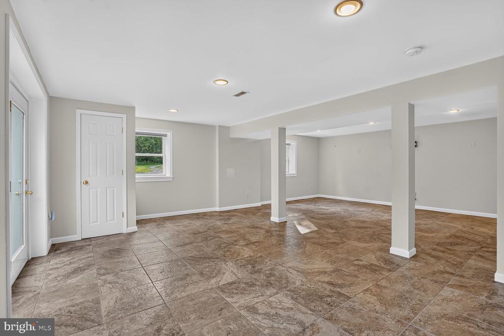 9427 BEALE LANE