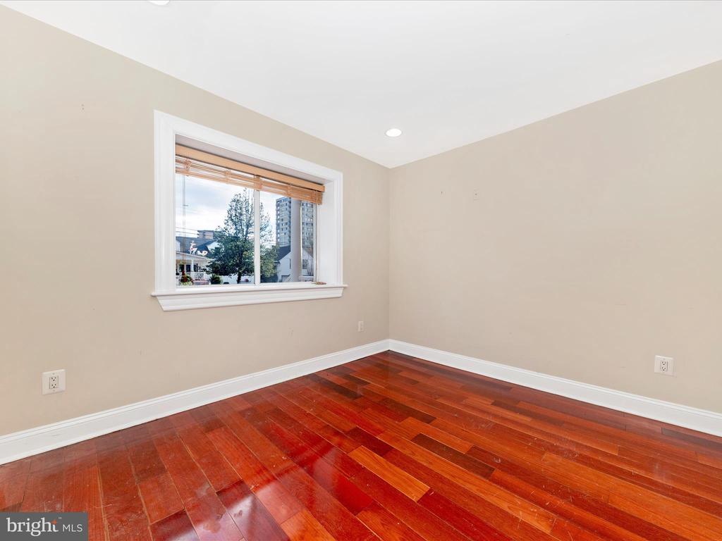4704 GLOUCESTER ROAD