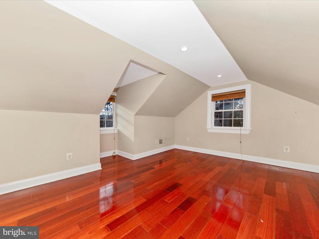 4704 GLOUCESTER ROAD