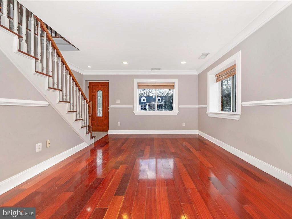 4704 GLOUCESTER ROAD