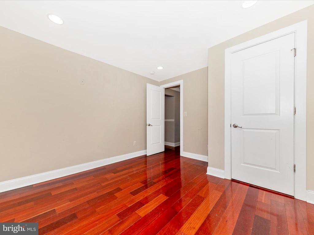 4704 GLOUCESTER ROAD