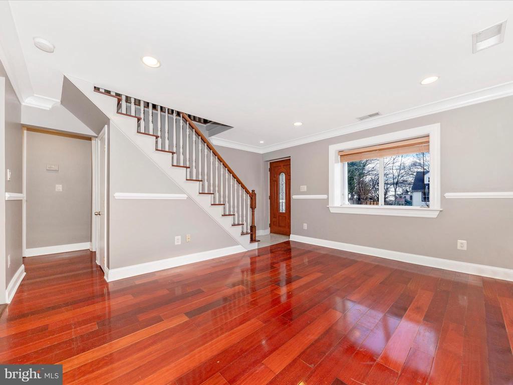 4704 GLOUCESTER ROAD