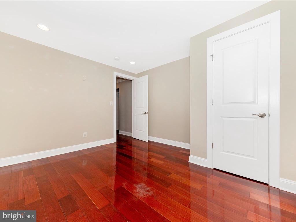 4704 GLOUCESTER ROAD