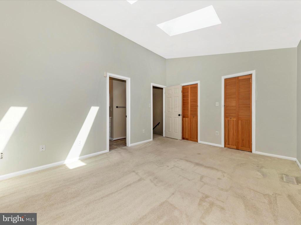 231 COVENTRY SQUARE Unit: 231