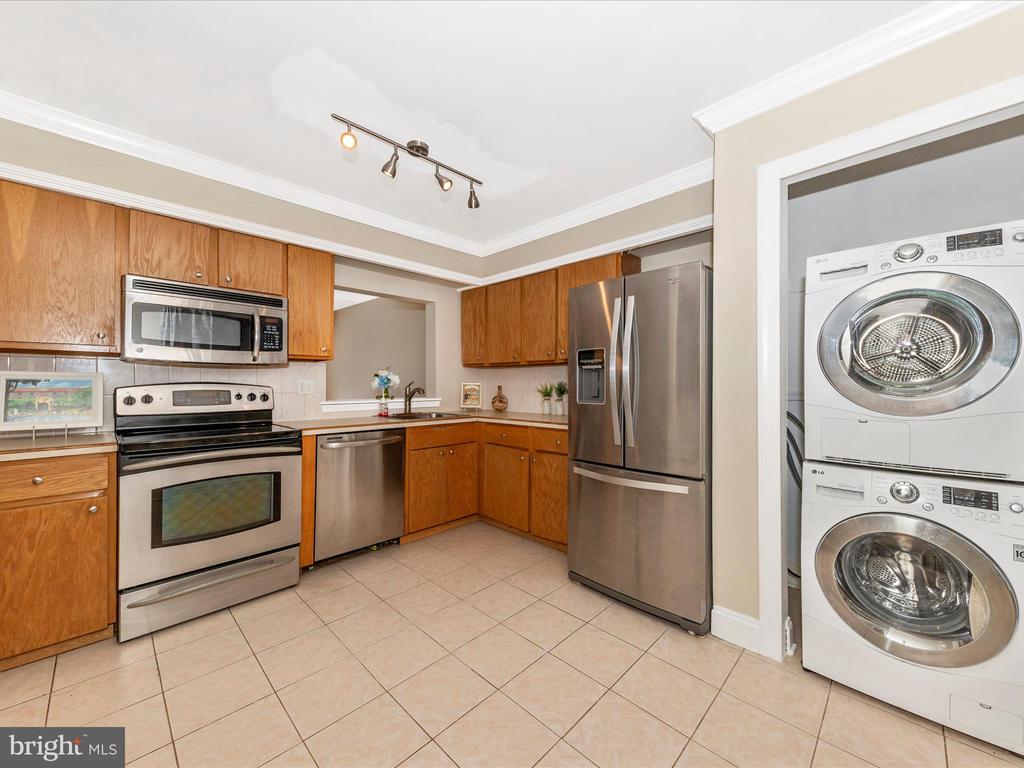 231 COVENTRY SQUARE Unit: 231