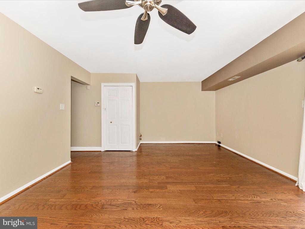 231 COVENTRY SQUARE Unit: 231