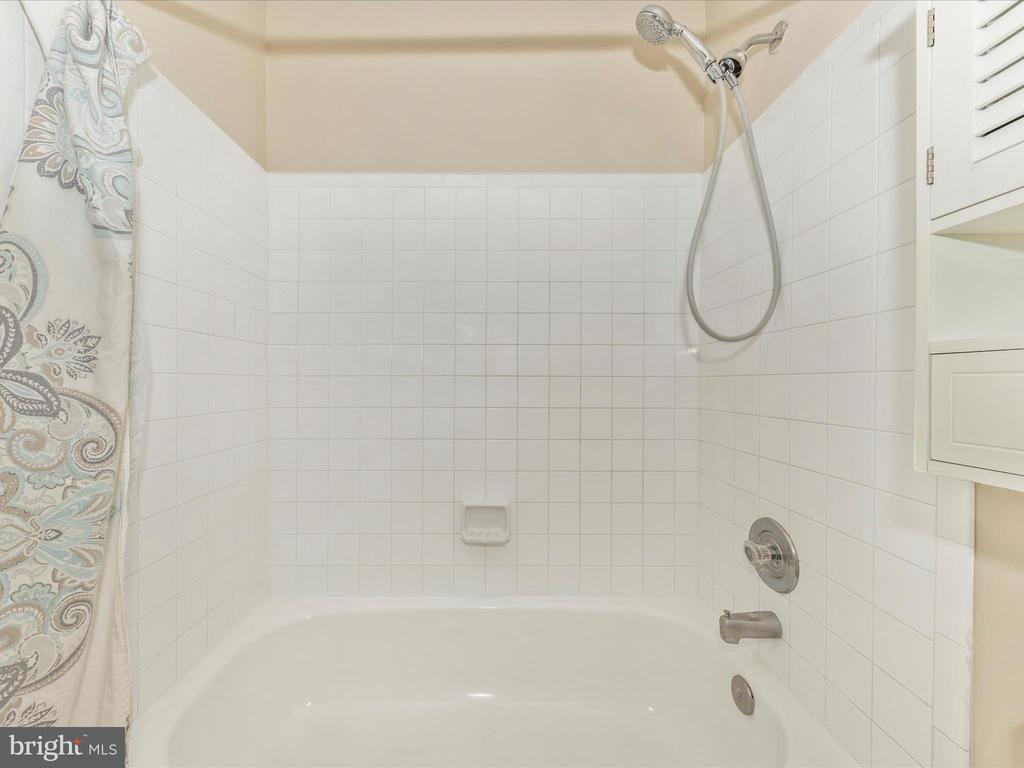 231 COVENTRY SQUARE Unit: 231