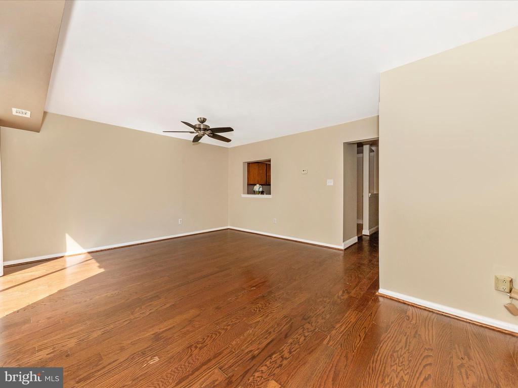 231 COVENTRY SQUARE Unit: 231