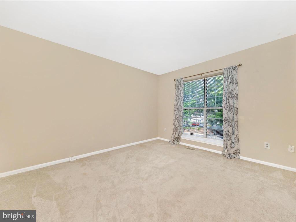 231 COVENTRY SQUARE Unit: 231
