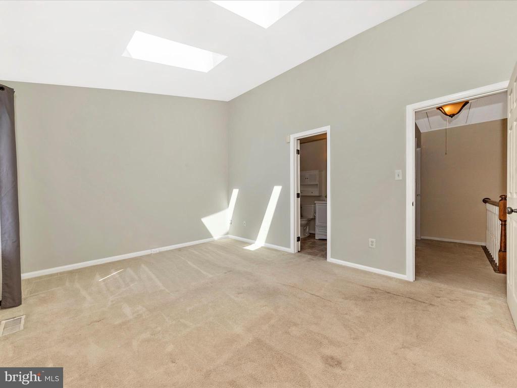 231 COVENTRY SQUARE Unit: 231