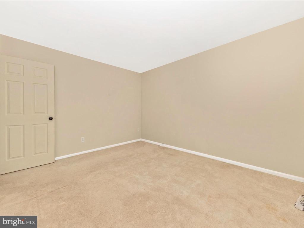 231 COVENTRY SQUARE Unit: 231