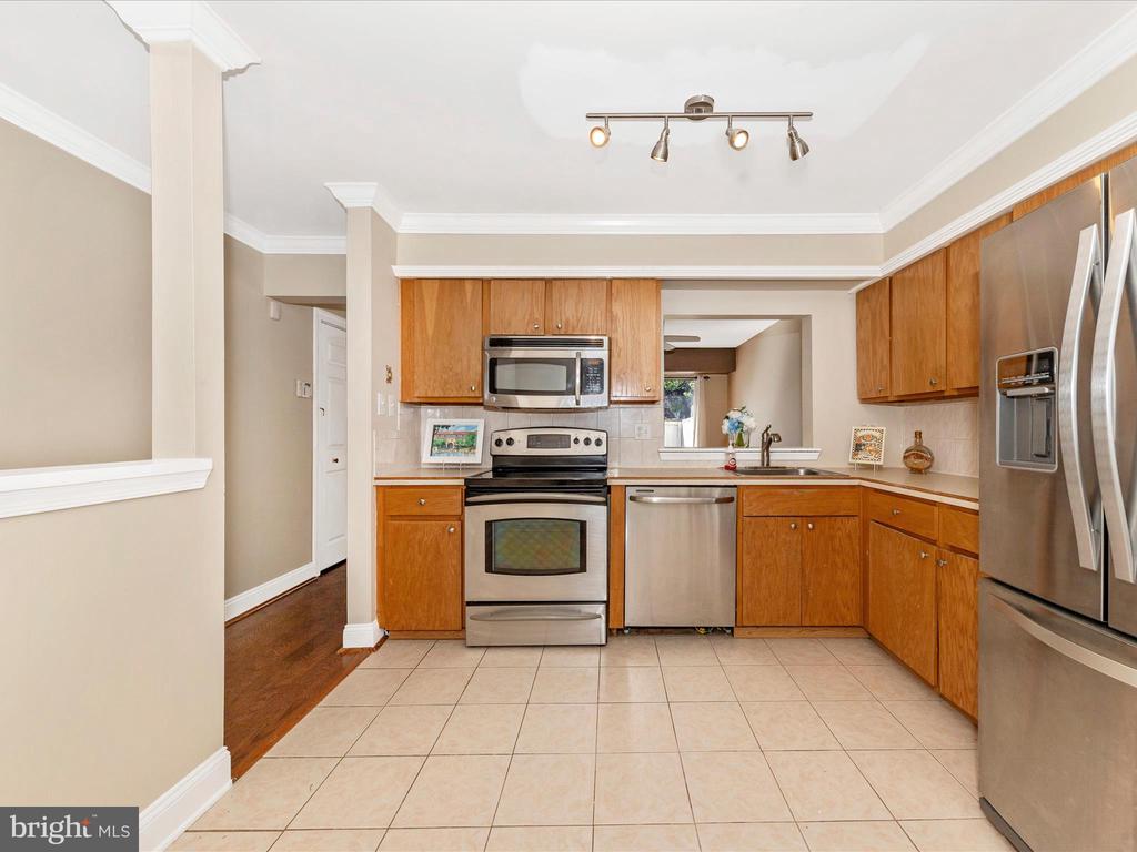 231 COVENTRY SQUARE Unit: 231