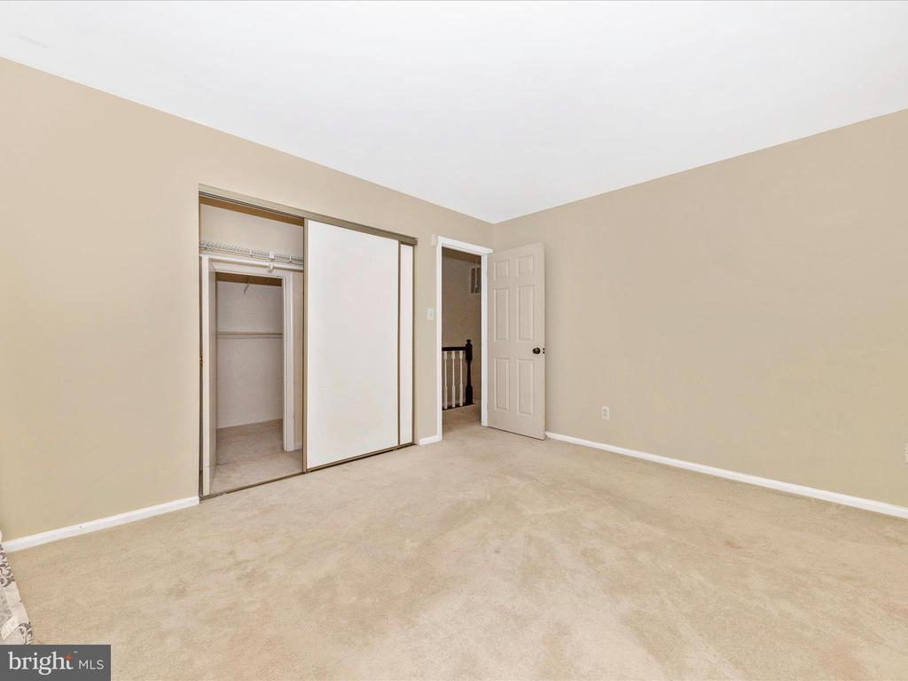231 COVENTRY SQUARE Unit: 231