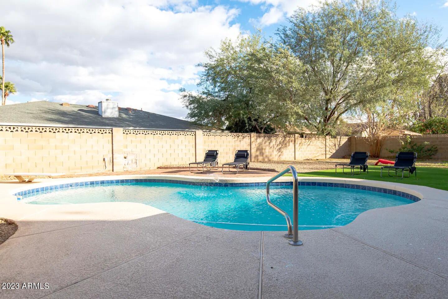 1759 N SPRING Circle