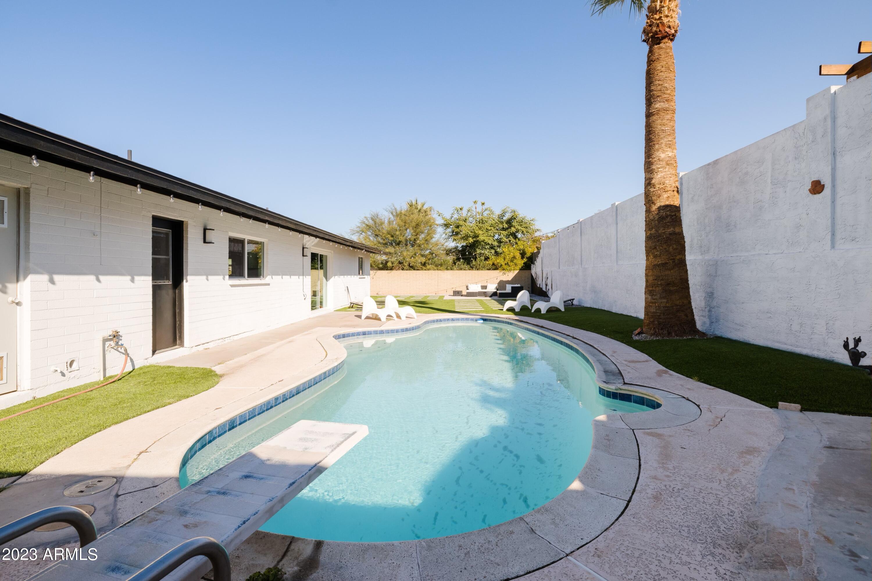 12805 N 15TH Drive